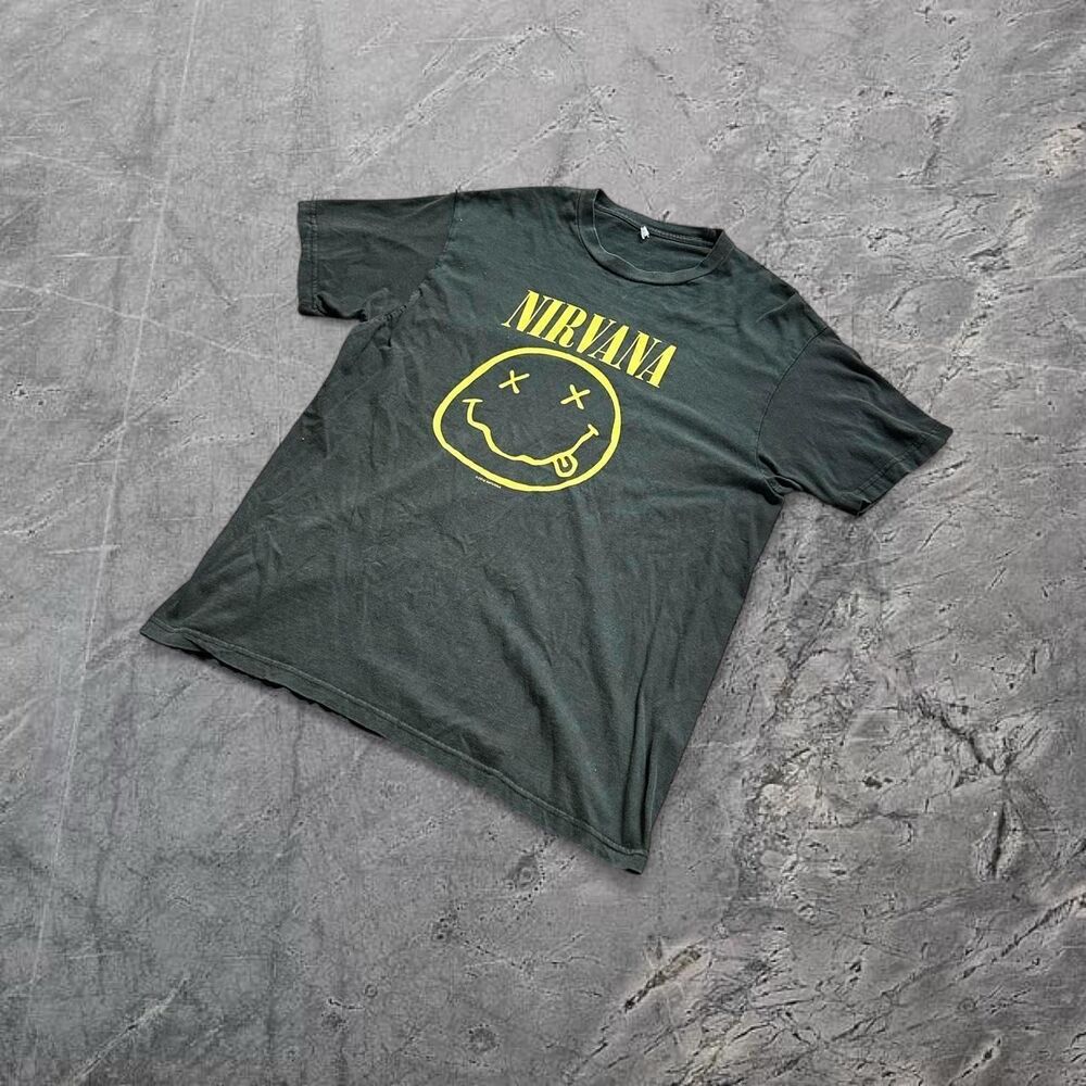 Nirvana VTG 2016 official merch yellow smiley face graphic band tee